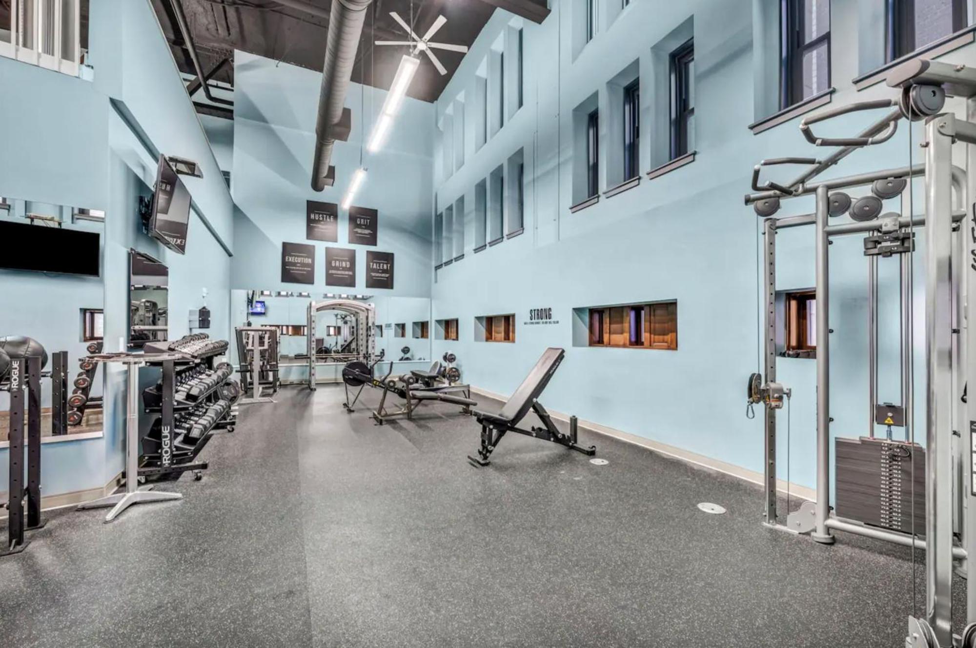 Heart Of Dt With Free Pool & Steam Plus Gym Luxe 812 Cleveland Kültér fotó